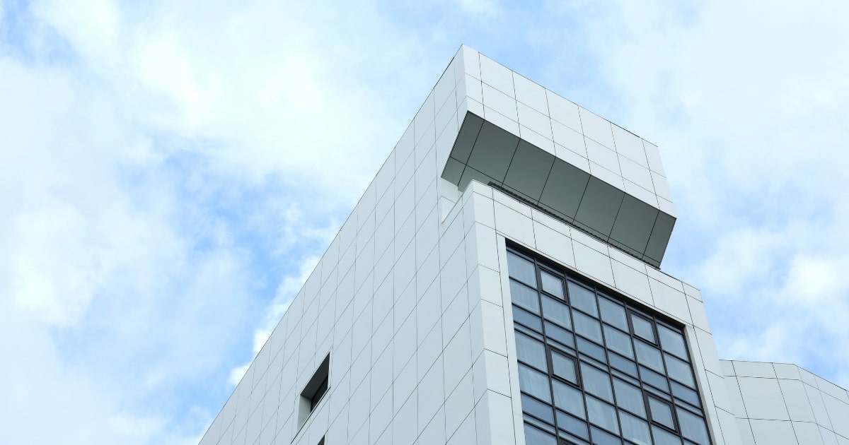 Modern building facade featuring aluminium composite panels supplied by OZBROS, showcasing smooth surface finish and clean architectural design.